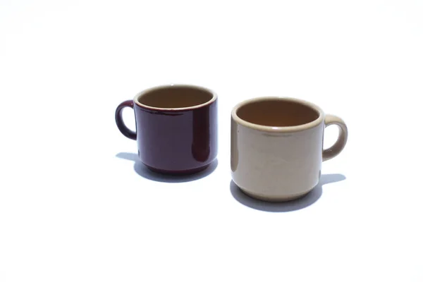 Коричневый Кремовый Керамические Кружки Белом Фоне — стоковое фото