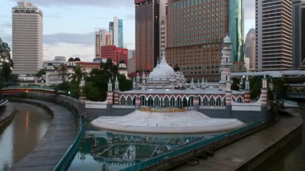쿠알라룸푸르 말레이시아 2023년 14일 마스지드 모스크는 쿠알라룸푸르의 탄생지입니다 — 비디오