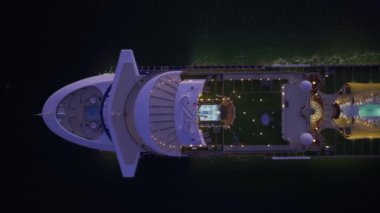 Melbourne, VIC, Avustralya - 28-Aug-2023 - Seyahat sezonunun başlangıcı - Büyük Prenses yolcu gemisi gün doğumunda Melbourne 'a varacak