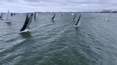 Melbourne, VIC, Avustralya - 26 Aralık 2023 - Victoria Okyanus Yarışı Kulübü 'nün (ORCV) Koyu Yat Yarışı Horozu için 2023 Boks Günü Yat Yarışı.