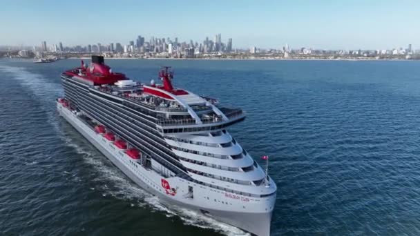 Melbourne Vic Australië Feb 2024 Het Veerkrachtige Cruiseschip Van Virgin — Stockvideo