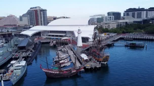 澳大利亚新南威尔士州 2023年5月13 13日 澳大利亚海事博物馆展示了历史和现代船只 包括Hmb奋进号 Duyfken号 Hmas Onslow号和Hmas Vampire号 — 图库视频影像