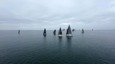 Brighton, VIC, Avustralya - 6-Jul-2024 - Victoria Okyanus Yarış Kulübü (ORCV) Kış Serisi Yat yarışı.