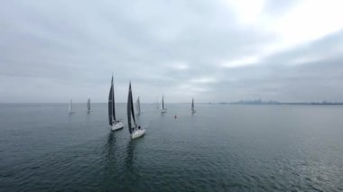 Brighton, VIC, Avustralya - 6-Jul-2024 - Victoria Okyanus Yarış Kulübü (ORCV) Kış Serisi Yat yarışı.