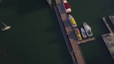 Williamstown, VIC, Avustralya - 11-Nov-2018 - gündoğumunda HMAS Castlemaine. Williamstown 'da bulunan bir müze gemisi..