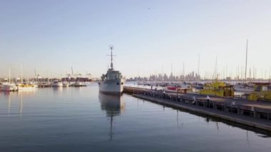 Williamstown, VIC, Avustralya - 11-Nov-2018 - gündoğumunda HMAS Castlemaine. Williamstown 'da bulunan bir müze gemisi..