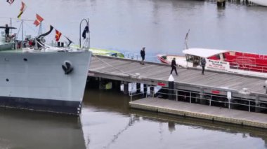 Melbourne, VIC, Avustralya - 9 Ekim 2022 - Donanma Haftası 2022 işbirliğiyle HMAS Castlemaine 'in 80. yıldönümü kutlamaları