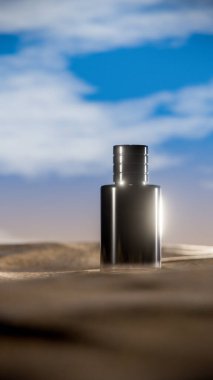 Parlak bir gökyüzünün altında çöl kumunun üzerinde duran koyu mavi bir desenli lüks parfüm şişesinin zarif 3D görüntüsü gizemi, zarafeti ve karmaşıklığı simgeliyor..