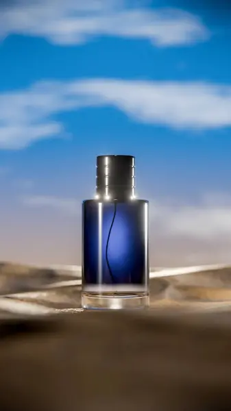 Parlak bir gökyüzünün altında çöl kumunun üzerinde duran koyu mavi bir desenli lüks parfüm şişesinin zarif 3D görüntüsü gizemi, zarafeti ve karmaşıklığı simgeliyor..