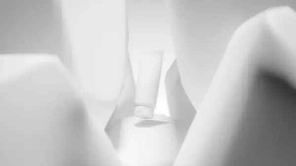 Doğal taş podyumda, cilt markası, kozmetik ambalajlama, reklam ve lüks ürün tasarımı için ideal siyah bir yüz köpüğü tüpünün 3 boyutlu görüntüsü..