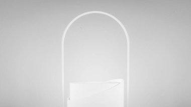 3 boyutlu boş modern stüdyo lambası.