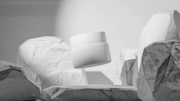 Doğal taşlar arasında süzülen beyaz kozmetik bir kavanozun zarif üç boyutlu görüntüsü. Cilt bakımı, güzellik markalaşması veya lüks kozmetik sunumları için minimal ürün modelleme tasarımı.