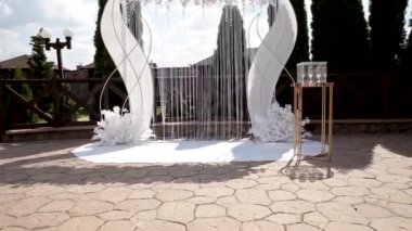 Düğün hazırlıkları. Restoranın dışında düğün töreni. Tam HD.