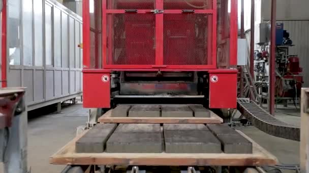 工場内の石を舗装するための自動生産ライン フルHd — ストック動画