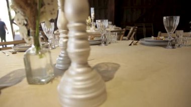 Düğün hazırlıkları. Düğün töreni restoranın içinde. Tam HD.