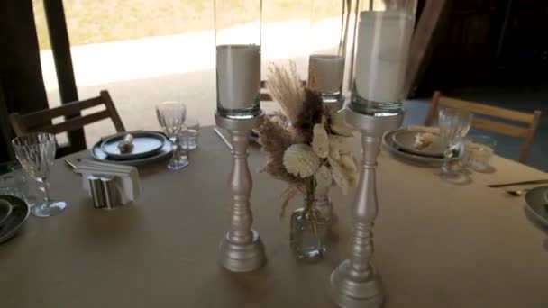結婚式の日のセットアップ レストラン内での結婚式 フルHd — ストック動画