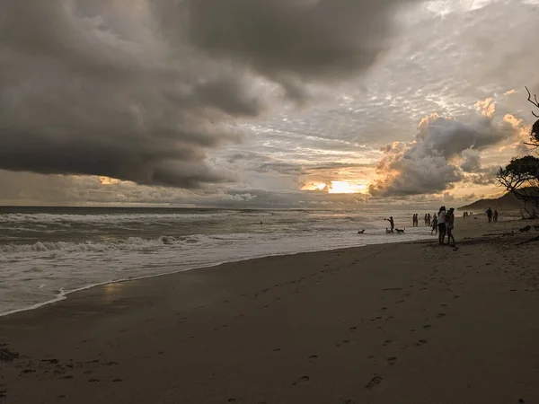 Kosta Rika sahilinde güzel bir gün batımı