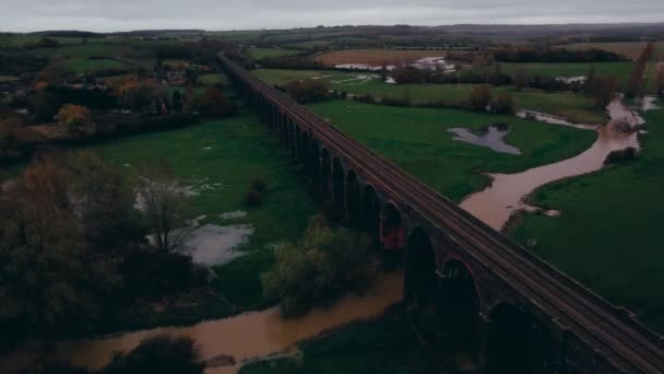 Εναέρια Άποψη Του Harringworth Viaduct Μεγαλύτερη Γέφυρα Στο Ηνωμένο Βασίλειο — Αρχείο Βίντεο