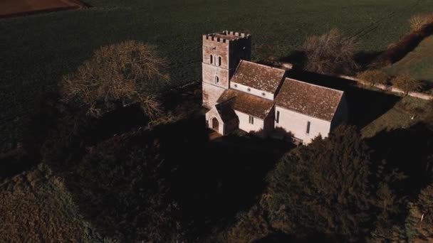 Luchtfoto Van Kleine Kerk Het Engelse Platteland Rutland — Stockvideo