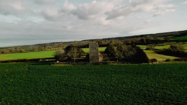 Vista Aérea Una Pequeña Iglesia Campo Inglés Rutland Reino Unido — Vídeos de Stock