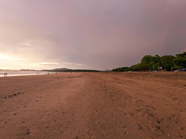 Deniz kıyısının güzel manzarası