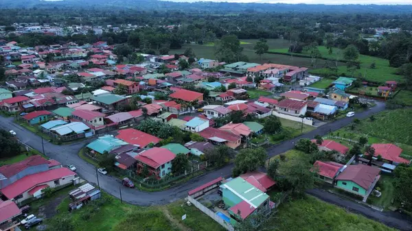 Yeni kasabanın köyünün havadan görünüşü.