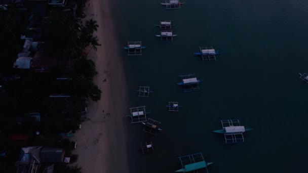 晴れた朝 フィリピンのパラワンにあるポートバートンハーバーの空中を眺める 青い海と空 — ストック動画