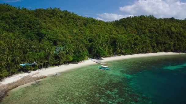 Vista Aérea Que Abarca Paisaje Sobre Bahía Playa Coco Palawan — Vídeo de stock