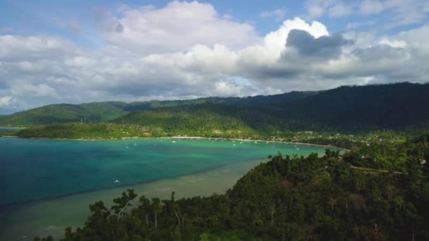 Vista Aérea Que Abarca Paisaje Sobre Bahía Playa Coco Palawan — Vídeos de Stock