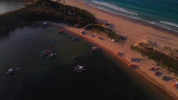 Vista Aérea Puesta Sol Sobre Playa Nacpan Nido Filipinas Hermosas — Vídeos de Stock