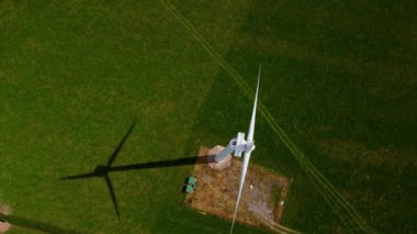 İngiltere ve Avrupa 'da Rüzgar Türbini Yenilenebilir Enerjisi (Wind Turbine yenilenebilir Enerji)