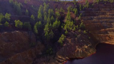 Dağ havası manzarası yeşil kırmızı göl siko-trodoları