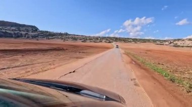 SİZ Troodos 'ta dağların tepesinden hava görüntüsü 