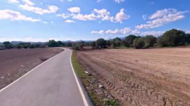 SİZ Troodos 'ta dağların tepesinden hava görüntüsü 