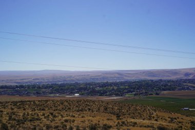 Şehir manzarası, tatlı manzarası, mavi gökyüzü, mahalle manzarası. 