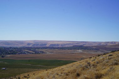 Şehir manzarası, tatlı manzarası, mavi gökyüzü, mahalle manzarası. 
