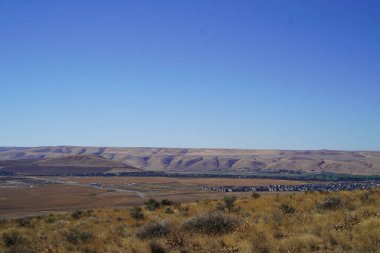 Şehir manzarası, tatlı manzarası, mavi gökyüzü, mahalle manzarası. 