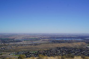 Şehir manzarası, tatlı manzarası, mavi gökyüzü, mahalle manzarası. 