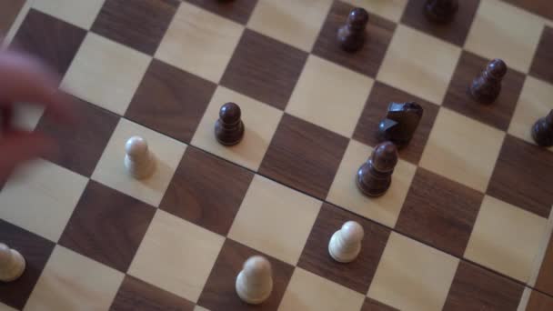 Menschen Die Schach Spielen Nur Hände — Stockvideo