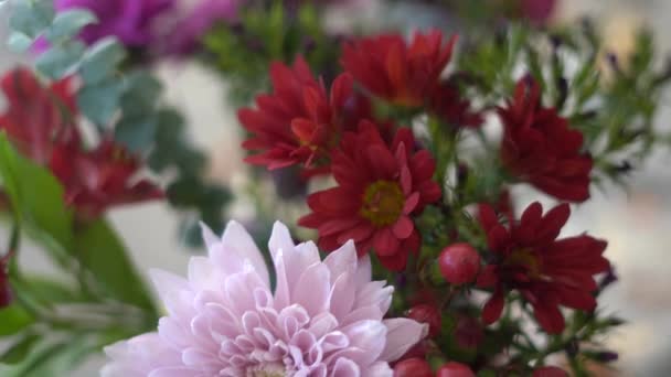 Квіти Зібрані Разом Квітковий Букет Ручна Збірка Квітів Ваза Квітів — стокове відео