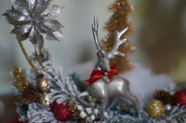 Noel süslemeleri, ev dekorasyonları, bayram süslemeleri, tatil süslemeleri, bayram dekorları, mevsimlik dekorasyonlar, Noel ağacı.,