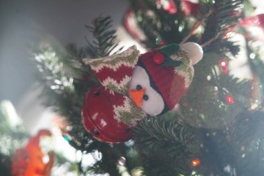 Noel ağacı, Noel süsleri, süsler, dekorlar, kapalı tatiller, tatil süslemeleri, mevsimlik, dekore edilmiş evler, ağaç, Aralık, mevsim, 