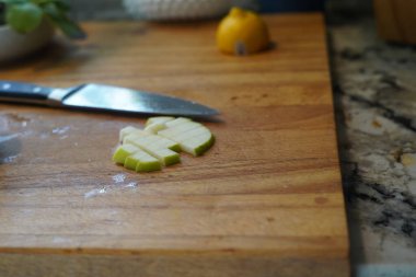 Meyve doğrama, şarküteri tahtası, meyve, atıştırmalık, sağlıklı beslenme, bıçak, kesme, meyve, yiyecek, yiyecek, yiyecek, erzak, sağlık malzemeleri.