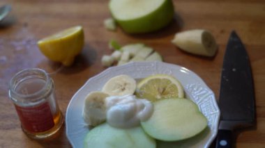 Meyve doğrama, şarküteri tahtası, meyve, atıştırmalık, sağlıklı beslenme, bıçak, kesme, meyve, yiyecek, yiyecek, yiyecek, erzak, sağlık malzemeleri.
