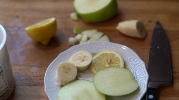 Cięcie Owoców Deska Gry Charcuterie Owoce Przekąski Zdrowe Odżywianie Nóż — Wideo stockowe