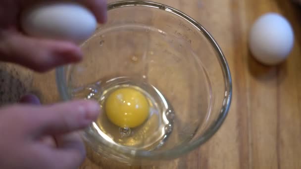 Rührei Eier Zubereiten Eier Mischen Frühstück Gesund Lebensmittel Frühstücksessen Kochen — Stockvideo