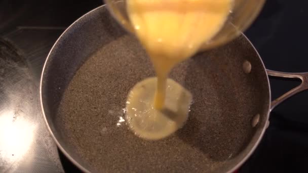 Приготування Яєць Приготування Яєць Змішування Яєць Сніданок Здорова Їжа Сніданок — стокове відео