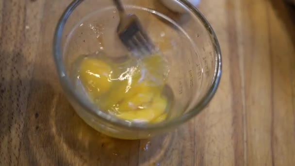 Äggröra Förbereda Ägg Blanda Ägg Frukost Hälsosam Mat Frukost Mat — Stockvideo