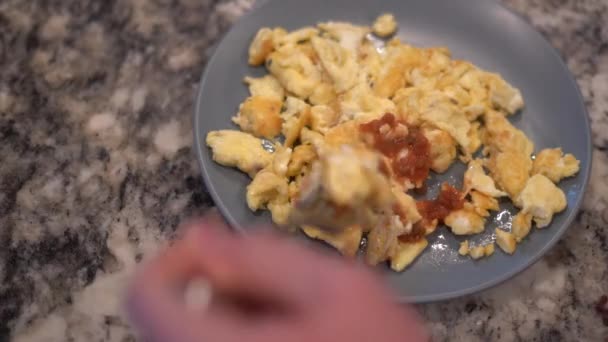 Ovos Mexendo Preparando Ovos Misturando Ovos Café Manhã Saudável Comida — Vídeo de Stock
