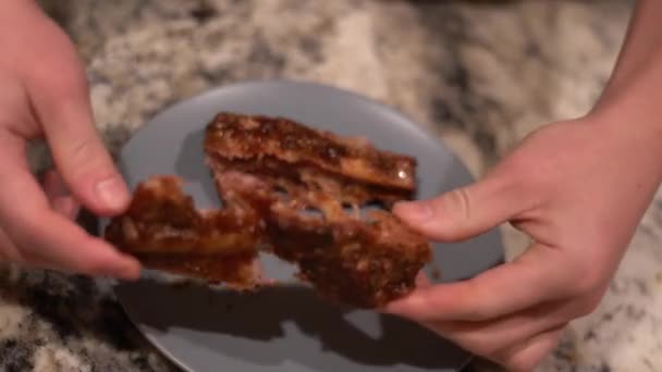 Eating Ribs Pulling Apart Ribs Barbecue Ribs Food Indulgence Finger — Stock Video